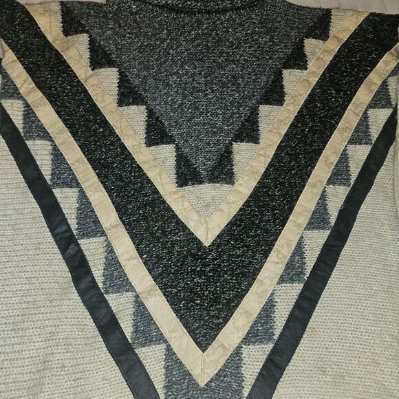 Vintage L Long Sleeve Oversized Sweater Turtleneck Cream Gray Snakeskin Ski - Picture 3 of 11